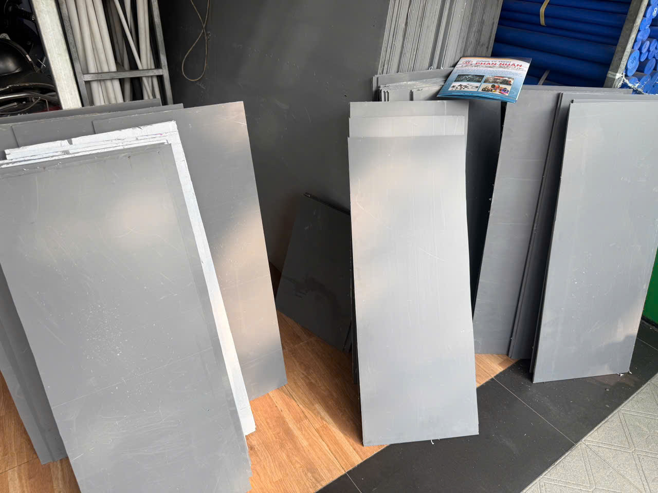 Tấm Nhựa PVC dày 3mm, 5mm Dùng Làm Vách Ngăn Chuồng Trại.
