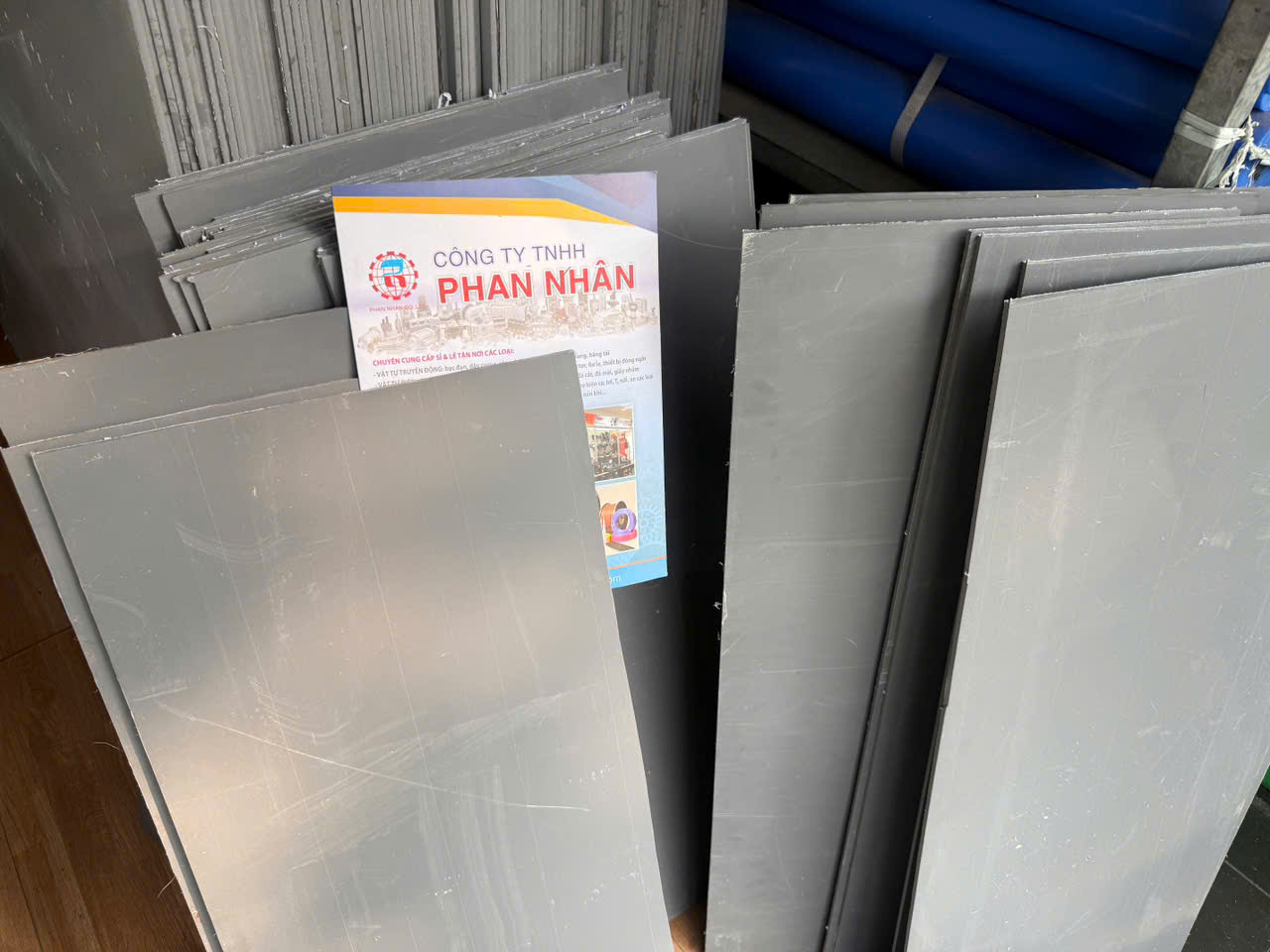 Tấm Nhựa PVC Đặc Ruột Dày 3mm Làm Vách Ngăn, Che Chuồng Trại.