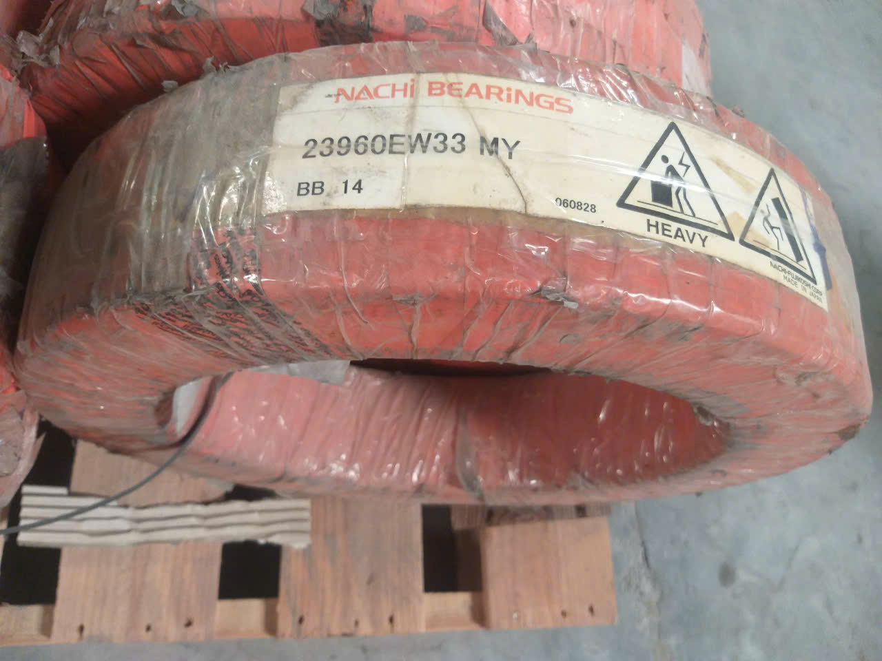 Bạc đạn, Vòng Bi NACHI 23960EW33 MY Chính Hãng.