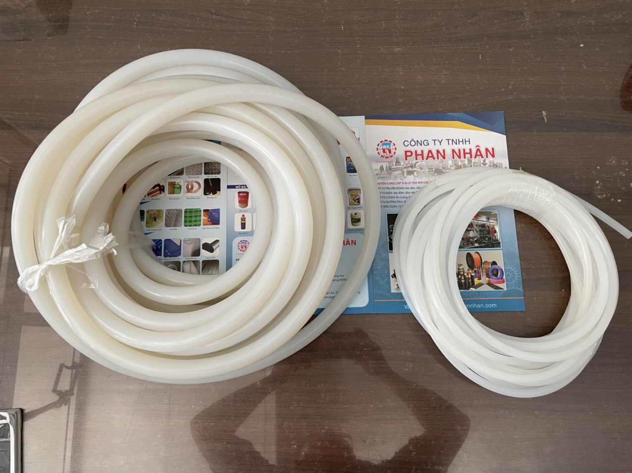 Silicon dạng Sợi Phi Tròn Đặc - Ron Silicon Chịu Nhiệt Cao.