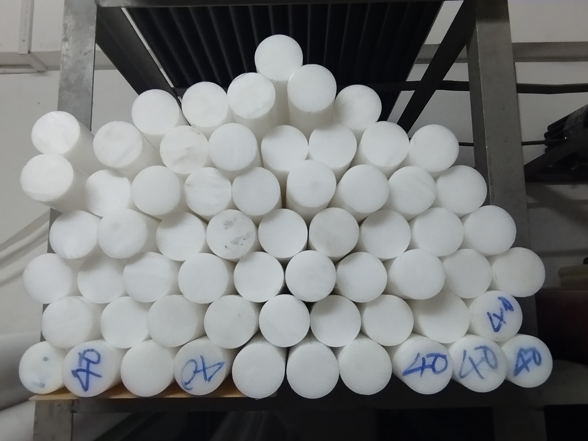 Nhựa POM Cây Tròn Đặc D45, D50mm - Nhựa Cứng, dẻo.