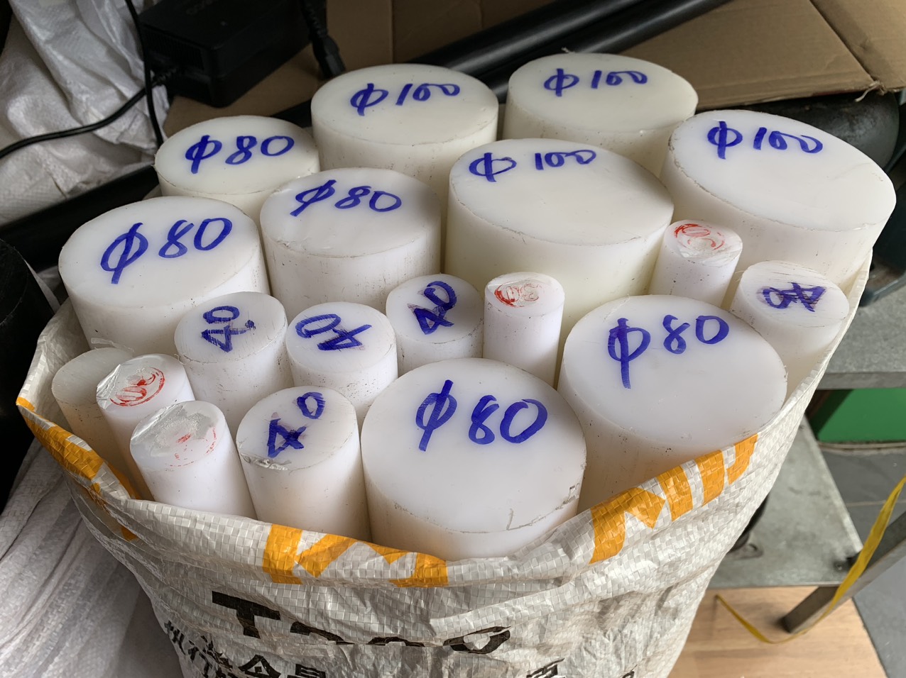 Nhựa POM Cây Tròn Đặc D65, D70mm - Nhựa Cứng, dẻo.