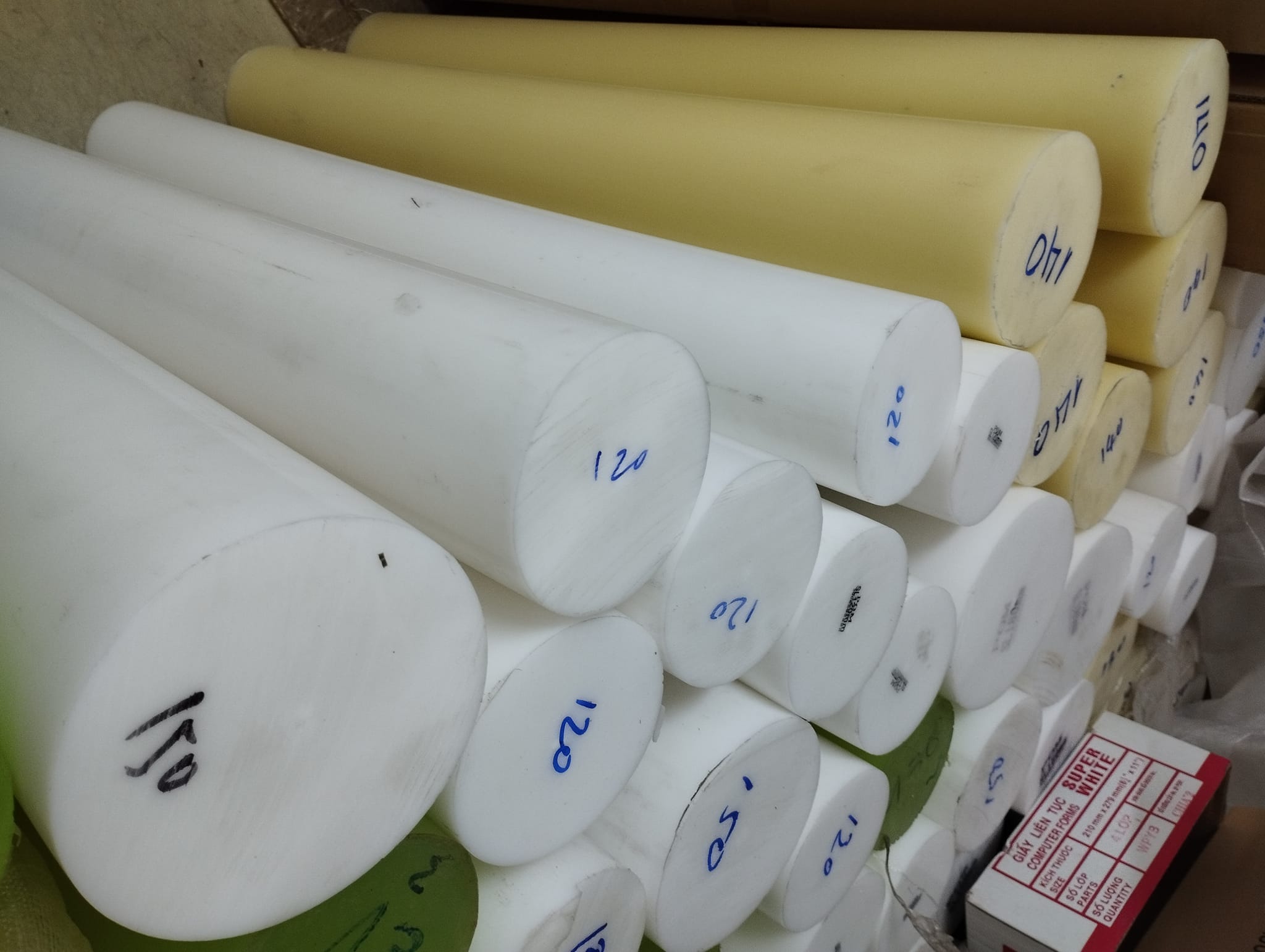 Nhựa POM Cây Tròn Đặc D100, D120mm - Nhựa Cứng, dẻo.