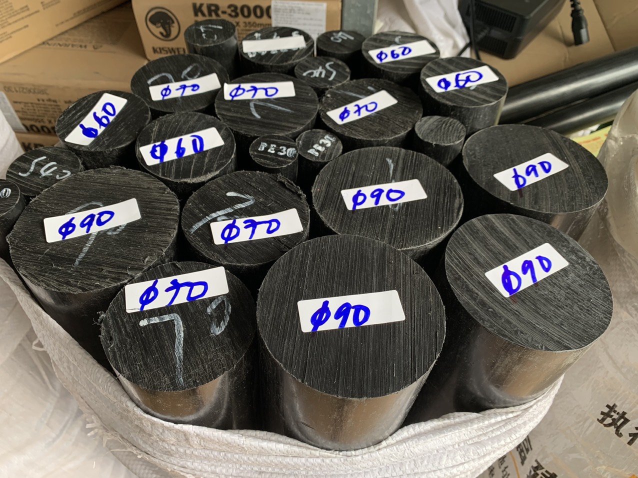 Nhựa POM Cây Tròn Đặc Phi 70mm, 90mm Màu Đen.